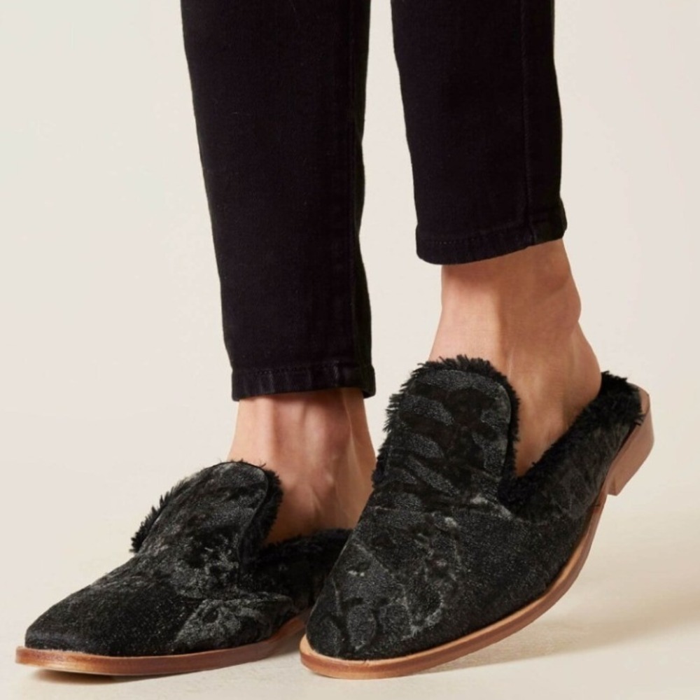 Free People Butterfly Effect Mules Black Faux Fur Lined Slip On Shoes Size 38